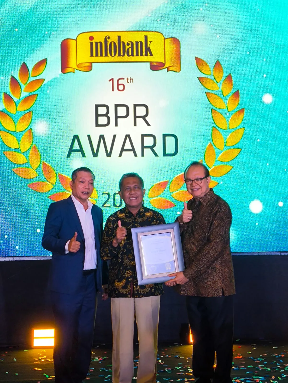 PENGHARGAAN DARI INFO BANK